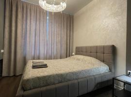 Kingsize bed SELF CHECK IN & Smart tv and FREE Parking, hotel en Riga