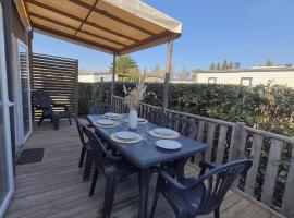 Le Solea Piscines et Plage à 150m Camping 5 étoiles Les Dunes, hotel a Torreilles