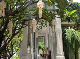 The Royal Haven, hotel in Donohoe