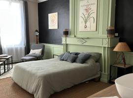 Casa 17 Confolens: Confolens şehrinde bir otel