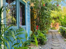 Boathouse Bungalows By The Sea, hotel i Bocas del Toro