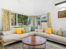 White Cockatoo Beachfront Cottage