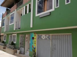 hostal kactus, hotel u gradu 'Caraz'