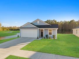 Gorgeous 4-Bed house with Hot Tub in Ocean Isle Beach, khách sạn ở Ocean Isle Beach