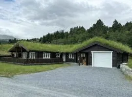 Fjellhytte sentralt og solrikt