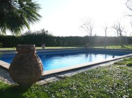 Dream House - Villa con giardino e piscina, hotel a Montegranaro