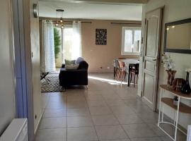 Family home in Gisors, hotel a Gisors