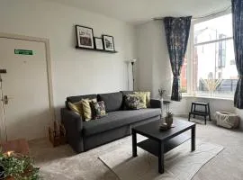 1 Bed Apartment Marple with Work Space
