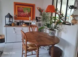 Petite Maison Fourasine à 5mn des plages et du centre ville