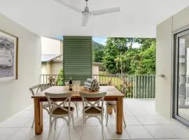 Distinct at the Botanicals