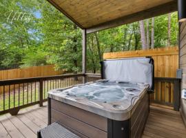 Escape to Tranquility - Hot Tub - BBQ - Pets, hotel i Broken Bow