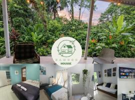 Mini Bamboo Nest con Desayuno, Hotel in Puyo