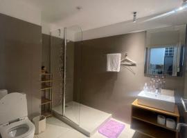 Kings Luxury Studio at Riviera, hotel di East Legon