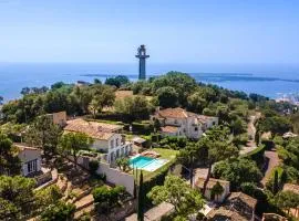 Villa exclusive au sommet de Cannes, 8 chambres, double piscine, vue sur la mer