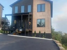 Mountain Breeze by Beyond Expectations w Hot Tub