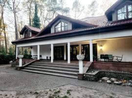 Willa Pod Wiekową Sosną, hotel di Zalesie Górne
