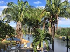 Las Palmas - Espectacular casa a borde de lago con piscina, viešbutis mieste Prado
