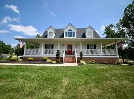Country Home with Hot Tub Fire Pit for 10 Guests