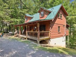 Cabin Fever by Beyond Expectations w Hot Tub, Hotel in Gatlinburg