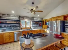 Lake-View, Dog-Friendly 5BR with Fireplaces, Deck