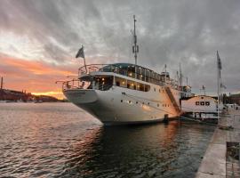 Mälardrottningen Yacht Hotel, feriebolig i Stockholm