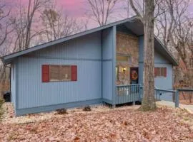 Massanutten Chalet View & Fire Table Deck