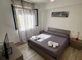 SEVENTEEN BLACK APARTMENT -With garden and private parking just 5 minutes walk from the historic center