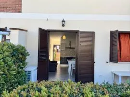 SEVENTEEN BLACK APARTMENT -With garden and private parking just 5 minutes walk from the historic center