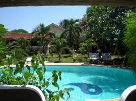 디아니 비치에 위치한 호텔 Frangipani Cottages