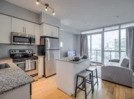 1BR plues Den City-View Condo Near Scotiabank & Union
