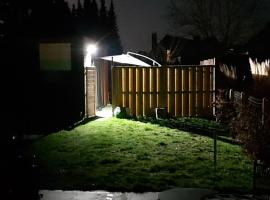 Le tiny de Laly - climatisation -wifi - jardin - airport navette, hotel 