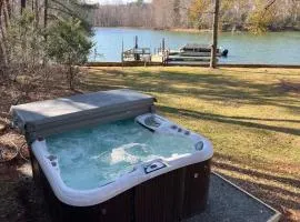 Castaway Cove 5 Bed Lake Retreat Fire Pit Hot Tub!