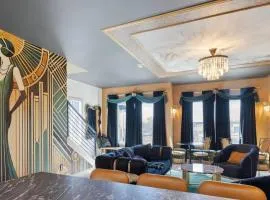 The Great Gatsby by AvantStay Hot Tub Private Rooftop Speakeasy Lounge Firepit