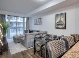 Cozy 1BR Downtown Stay with Balcony Views