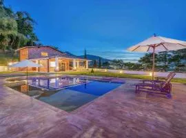 FINCA COPACABANA - Countryside Villa Pool, BBQ & Views, Starlink