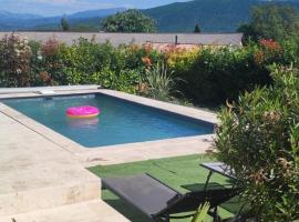 Magnifique villa au coeur de la Provence, Hotel in Peyruis