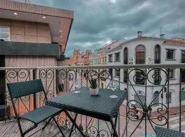 Il Palazzo Cuencano cafe with eternal sunsets