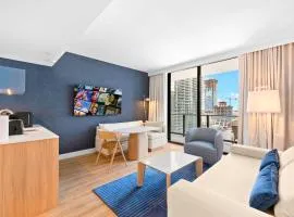 Gale Hotel Modern Condo Near the Bay