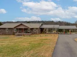 Spacious Fishing Getaway by Lake Guntersville!
