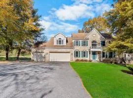 Luxury modern mansion Cabin Near Washington DC