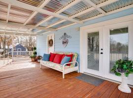 Peace and Relaxation at Texas Countryside Tiny Home, Hotel in Bowie