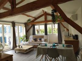 La Cabane aux Hirondelles, Hotel in Entraigues