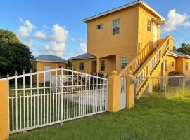 Trendy Apartment in The Tropics, Hotel in Saint Johnʼs