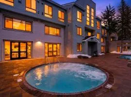 The Ridgeline The Traverse by AvantStay 2 Slopeside Units Hot Tub Sauna Heated Pool Heart of Olympic Valley