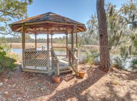 Outdoor Oasis + Tidal Creek Views: Yemassee Escape, Hotel in Yemassee