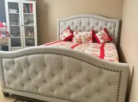 Comfortable Ensuite GuestRoom in Quiet Echo Valley