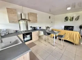 Manohiti apartment Easy Tahiti Stay Fast Wi-Fi Kitchen Terrace & carpark