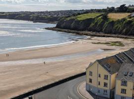 Charming Beachfront Apartments, Best Sea Views in Tramore, hotel v mestu Tramore