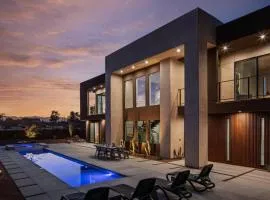 Suncrest by Fieldtrip JT Modern w Pool and Views
