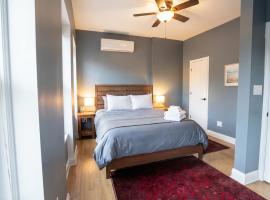 The Heights Haven, Spacious 5BR Townhouse with Patio, hótel í New York